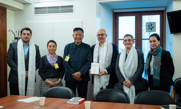 སྲིད་སྐྱོང་མཆོག་ཡུ་རོབ་རྒྱལ་ཁབ་སྤོར་ཅུ་གྷལ་དུ་གཞུང་འབྲེལ་ཕྱོགས་ཕེབས།