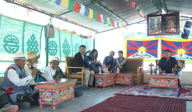 སྲིད་སྐྱོང་མཆོག་གིས་ལ་དྭགས་ཁུལ་དུ་འཚམས་གཟིགས་གནང་བཞིན་པ་དང་དེའི་རྗེས་ཨ་མི་རི་ཀར་ཕྱོགས་ཕེབས་གནང་གཏན་འཁེལ་འདུག སྲིད་སྐྱོང་མཆོག་གིས་ལ་དྭགས་ཁུལ་དུ་འཚམས་གཟིགས་གནང་བཞིན་པ་དང་དེའི་རྗེས་ཨ་མི་རི་ཀར་ཕྱོགས་ཕེབས་གནང་གཏན་འཁེལ་འདུག