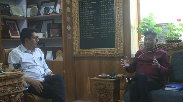 སྲིད་སྐྱོང་མཆོག་གིས་ལ་དྭགས་དབུས་གཞུང་མངའ་སྡེའི་གནད་ཡོད་མི་སྣ་དང་མཇལ་འཕྲད་གནང་འདུག སྲིད་སྐྱོང་མཆོག་གིས་ལ་དྭགས་དབུས་གཞུང་མངའ་སྡེའི་གནད་ཡོད་མི་སྣ་དང་མཇལ་འཕྲད་གནང་འདུག