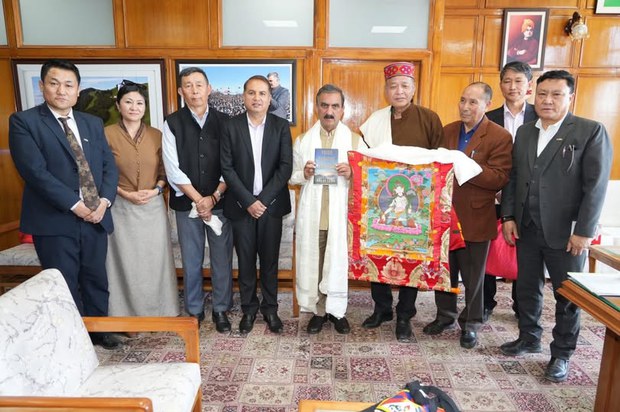 བོད་མིའི་སྒྲིག་འཛུགས་ཀྱི་སྲིད་སྐྱོང་སྤེན་པ་ཚེ་རིང་ལགས་ཀྱིས་ཧི་མ་ཅཱལ་མངའ་སྡེའི་སྤྱི་ཁྱབ་བློན་ཆེན་དང་ཐུག་འཕྲད་གནང་འདུག བོད་མིའི་སྒྲིག་འཛུགས་ཀྱི་སྲིད་སྐྱོང་སྤེན་པ་ཚེ་རིང་ལགས་ཀྱིས་ཧི་མ་ཅཱལ་མངའ་སྡེའི་སྤྱི་ཁྱབ་བློན་ཆེན་དང་ཐུག་འཕྲད་གནང་འདུག