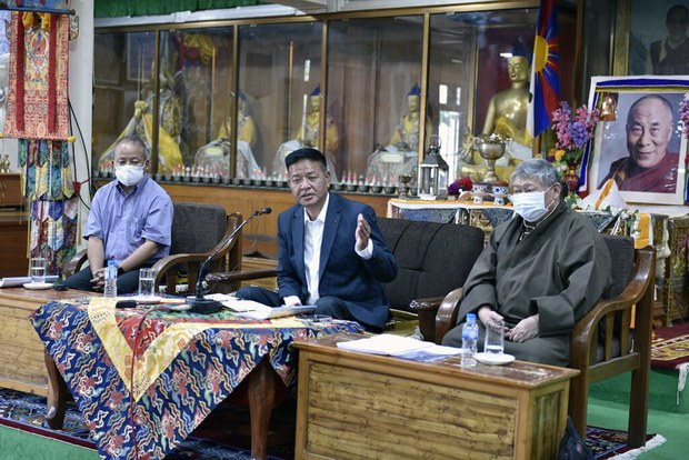 སྐབས་བཅུ་དྲུག་པའི་བཀའ་ཤག་གི་ཐུགས་འགན་གཙོ་བོ་ནི། བོད་རྒྱའི་དཀའ་རྙོག་སེལ་ཐབས་བྱ་རྒྱུ་ཡིན་པར་གསུངས། སྐབས་བཅུ་དྲུག་པའི་བཀའ་ཤག་གི་ཐུགས་འགན་གཙོ་བོ་ནི། བོད་རྒྱའི་དཀའ་རྙོག་སེལ་ཐབས་བྱ་རྒྱུ་ཡིན་པར་གསུངས།