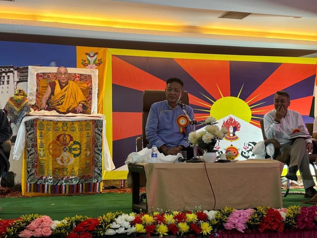 ཚོང་ཁང་དང་ཁྲོམ་རྭར་མེ་སྐྱོན་ཤོར་བ་སོགས་ཀྱི་དཀའ་ངལ་ཐད་ཚོང་པའི་ལྷན་ཚོགས་ཀྱི་ངོས་ནས་ཚོང་ལས་གཉེར་མཁན་རྣམས་ལ་ཉེན་སེལ་རོགས་སྐྱོར་གནང་ཐུབ་ན་ལེགས་ཞེས། སྲིད་སྐྱོང་མཆོག་གིས། ཚོང་ཁང་དང་ཁྲོམ་རྭར་མེ་སྐྱོན་ཤོར་བ་སོགས་ཀྱི་དཀའ་ངལ་ཐད་ཚོང་པའི་ལྷན་ཚོགས་ཀྱི་ངོས་ནས་ཚོང་ལས་གཉེར་མཁན་རྣམས་ལ་ཉེན་སེལ་རོགས་སྐྱོར་གནང་ཐུབ་ན་ལེགས་ཞེས། སྲིད་སྐྱོང་མཆོག་གིས།
