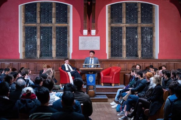 སྲིད་སྐྱོང་མཆོག་གིས་དབྱིན་ཡུལ་གྱི་(Oxford Union)་གླེང་སྟེགས་ཐོག་བོད་དོན་གཏམ་བཤད་གནང་འདུག སྲིད་སྐྱོང་མཆོག་གིས་དབྱིན་ཡུལ་གྱི་(Oxford Union)་གླེང་སྟེགས་ཐོག་བོད་དོན་གཏམ་བཤད་གནང་འདུག