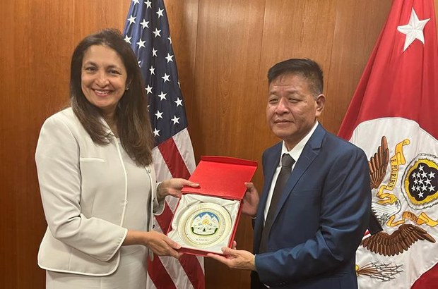 སྲིད་སྐྱོང་མཆོག་ཨ་རིའི་བོད་དོན་དམིགས་བསལ་འབྲེལ་མཐུད་པར་དང་མཇལ་མོལ། སྲིད་སྐྱོང་མཆོག་ཨ་རིའི་བོད་དོན་དམིགས་བསལ་འབྲེལ་མཐུད་པར་དང་མཇལ་མོལ།