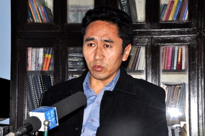 བདེ་སྲུང་དྲུང་འཕར་ཀརྨ་རིན་ཆེན་ལགས བདེ་སྲུང་དྲུང་འཕར་ཀརྨ་རིན་ཆེན་ལགས