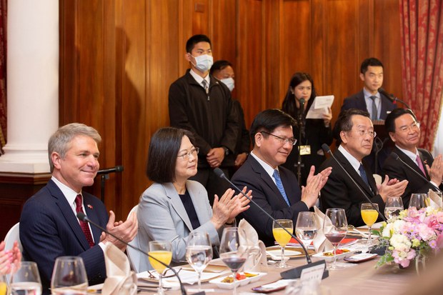 རྒྱ་ནག་གཞུང་གིས་ཐེ་ཝན་ཐད་ལངས་ཕྱོགས་མཁྲེགས་པོ་འཛིན་བཞིན་པ་དེའི་མཇུག་འབྲས་ཡག་པོ་མེད་པ་ཉམས་ཞིབ་པས་ངོས་འཛིན་གནང་གི་འདུག རྒྱ་ནག་གཞུང་གིས་ཐེ་ཝན་ཐད་ལངས་ཕྱོགས་མཁྲེགས་པོ་འཛིན་བཞིན་པ་དེའི་མཇུག་འབྲས་ཡག་པོ་མེད་པ་ཉམས་ཞིབ་པས་ངོས་འཛིན་གནང་གི་འདུག
