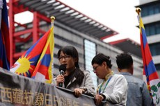 ཐེ་ཝན་དང་། ཧོང་ཀོང་ནང་གི་བོད་མིའི་རང་དབང་སྒེར་ལངས་དུས་དྲན་སྐབས། ༢༠༡༥།༣།༡༠