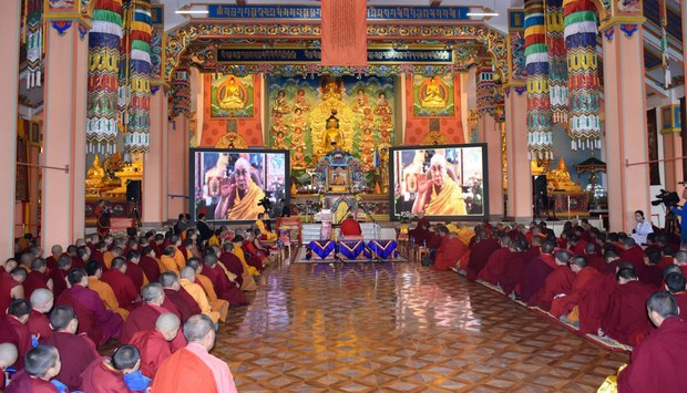 ཨུ་རུ་སུའི་དད་ལྡན་ཆོས་ཞུ་བར་བྱང་ཆུབ་སེམས་འབྲེལ་གྱི་བཀའ་ཆོས་དབུ་འཛུགས་གནང་བ། ཨུ་རུ་སུའི་དད་ལྡན་ཆོས་ཞུ་བར་བྱང་ཆུབ་སེམས་འབྲེལ་གྱི་བཀའ་ཆོས་དབུ་འཛུགས་གནང་བ།