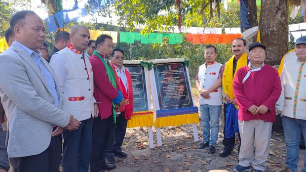 ཨ་རུ་ནཱ་ཅལ་མངའ་སྡེའི་ཀེ་ལོང་དུ་༸གོང་ས་༸སྐྱབས་མགོན་ཆེན་པོ་མཆོག་གི་མཚན་ཐོག་ནགས་ཚལ་གྱི་འགྲུལ་ལམ་དང་སྐྱེ་ལྡན་སྣ་ཚོགས་ལྡན་པའི་སྐྱེད་མོས་ཚལ་ཞིག་གསར་རྒྱག་གནང་འཆར། ཨ་རུ་ནཱ་ཅལ་མངའ་སྡེའི་ཀེ་ལོང་དུ་༸གོང་ས་༸སྐྱབས་མགོན་ཆེན་པོ་མཆོག་གི་མཚན་ཐོག་ནགས་ཚལ་གྱི་འགྲུལ་ལམ་དང་སྐྱེ་ལྡན་སྣ་ཚོགས་ལྡན་པའི་སྐྱེད་མོས་ཚལ་ཞིག་གསར་རྒྱག་གནང་འཆར།