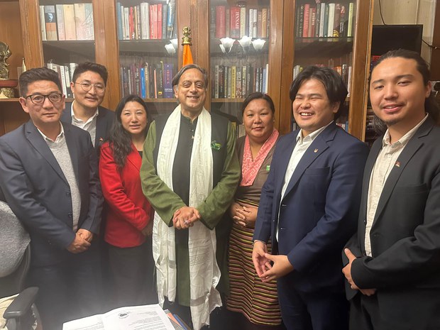 བོད་དོན་ཞུ་གཏུག་མཐུན་ཚོགས་ནས་ཉིན་ལྔའི་རིང་རྒྱལ་ས་ལྡི་ལིར་རྒྱ་གར་གྲོས་ཚོགས་འཐུས་མི་རྣམས་ལ་བོད་དོན་ཞུ་སྐུལ་གྱི་ལས་འགུལ་སྤེལ་བ།