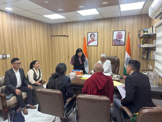 བོད་དོན་ཞུ་གཏུག་མཐུན་ཚོགས་ནས་རྒྱ་གར་གྲོས་ཚོགས་གོང་འོག་ནང་བོད་དོན་གླེང་སློང་ཡོང་ཆེད་ལྡི་ལིར་བོད་དོན་ཞུ་གཏུག་གནང་བཞིན་འདུག