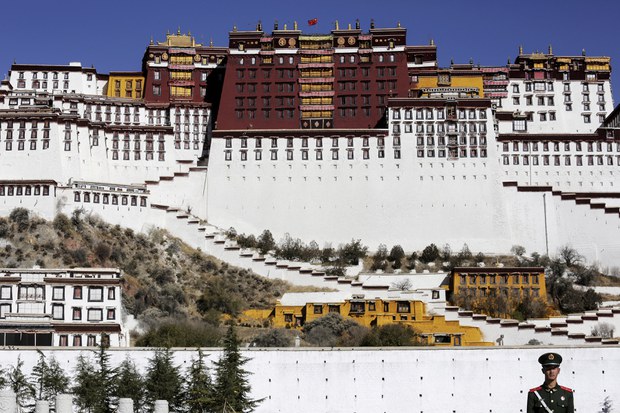 ཨ་རི་ནི་བོད་རང་སྐྱོང་ལྗོངས་ཟེར་བའི་ཕྱིར་ཚོང་བྱ་ཡུལ་ཆེ་ཤོས་གྲས་ཤིག་ཡིན་པས། ཨ་རྒྱ་གཉིས་ཀྱི་ཚོང་དམག་ཁྲོད་དེར་དོ་ཕོག་ཤུགས་ཆེན་འགྲོ་ངེས་ཡིན་པ་ཉམས་ཞིབ་པ་ཚོས་འགྲེལ་བརྗོད་གནང་གི་འདུག