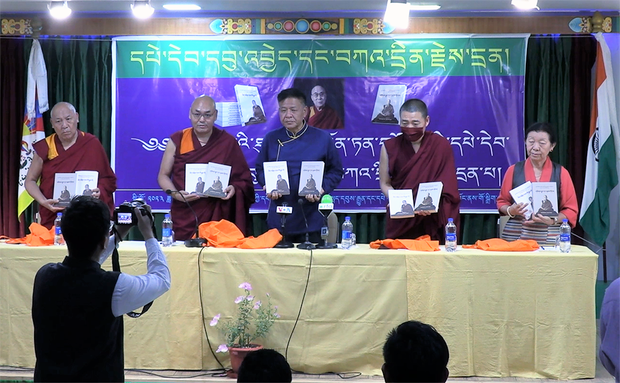 ཡིད་བཞིན་དབང་གི་རྒྱལ་པོ་དང་གཟིགས་སྣང་དང་ཉམས་རྟོགས་ཞེས་༧རྒྱལ་བའི་ཡོན་ཏན་བརྗོད་པའི་དཔེ་དེབ་གཉིས་དབུ་འབྱེད་གནང་སོང་། ཡིད་བཞིན་དབང་གི་རྒྱལ་པོ་དང་གཟིགས་སྣང་དང་ཉམས་རྟོགས་ཞེས་༧རྒྱལ་བའི་ཡོན་ཏན་བརྗོད་པའི་དཔེ་དེབ་གཉིས་དབུ་འབྱེད་གནང་སོང་།