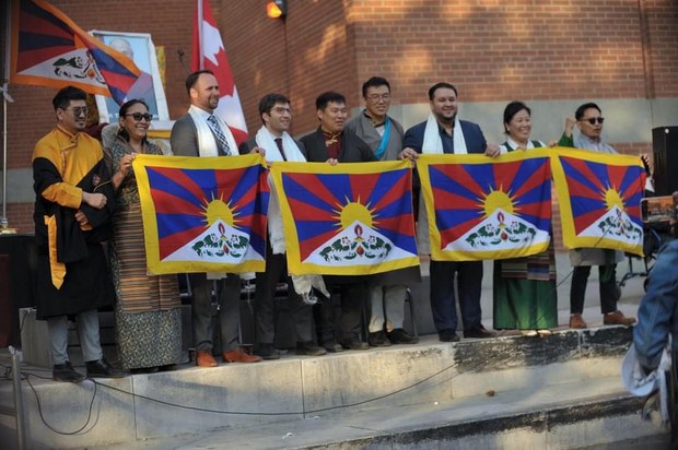 ཁེ་ན་ཌའི་གྲོས་ཚོགས་འཐུས་མི་གཉིས་ཀྱིས་བོད་མི་ཚོར་འགྲོ་བ་མི་ཡི་ཐོབ་ཐང་དང་འབྲེལ་བའི་ཁྲིམས་འཆར་གྱི་གལ་གནད་ངོ་སྤྲོད་གནང་འདུག ཁེ་ན་ཌའི་གྲོས་ཚོགས་འཐུས་མི་གཉིས་ཀྱིས་བོད་མི་ཚོར་འགྲོ་བ་མི་ཡི་ཐོབ་ཐང་དང་འབྲེལ་བའི་ཁྲིམས་འཆར་གྱི་གལ་གནད་ངོ་སྤྲོད་གནང་འདུག