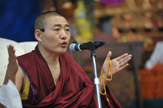 ཡང་སྟེང་རིན་པོ་ཆེ་ཡིས་ཁེ་ཎ་ཌར་བོད་མི་ཚོར་རྒྱལ་བའི་ཐུགས་བསྐྱེད་དམ་བཅའ་བཞིའི་སྐོར་ངོ་སྤྲོད་གནང་འདུག