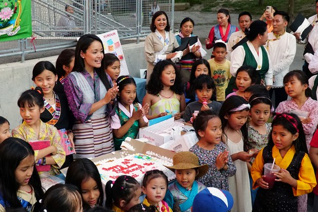 ཁེ་ཎ་ཌའི་ནང་༧གོང་ས་མཆོག་གི་འཁྲུངས་སྐར་དང་མཉམ་བོད་ཀྱི་རིག་གཞུང་གཅེས་འཛིན་གྱི་ཟླ་བ་སྲུང་བརྩི། ཁེ་ཎ་ཌའི་ནང་༧གོང་ས་མཆོག་གི་འཁྲུངས་སྐར་དང་མཉམ་བོད་ཀྱི་རིག་གཞུང་གཅེས་འཛིན་གྱི་ཟླ་བ་སྲུང་བརྩི།