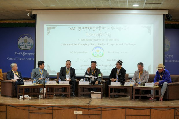 རྒྱ་ནག་གི་བཙན་གནོན་མྱོང་བཞིན་པའི་མི་རིགས་ཁག་མཉམ་དུ་རྡ་སར་རེ་བ་དང་གདོང་ལེན་ཞེས་བའི་ཚོགས་འདུ་འཚོགས་བཞིན་འདུག རྒྱ་ནག་གི་བཙན་གནོན་མྱོང་བཞིན་པའི་མི་རིགས་ཁག་མཉམ་དུ་རྡ་སར་རེ་བ་དང་གདོང་ལེན་ཞེས་བའི་ཚོགས་འདུ་འཚོགས་བཞིན་འདུག