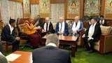 ཨིསི་ཊོནི་ཡཱའི་གྲོས་ཚོགས་འཐུས་མི་ཞིག་བཞུགས་སྒར་དུ་ཆེད་ཕེབས་གནང་བར་རྒྱ་ནག་གཞུང་ཚབ་པས་སྐྱོན་བརྗོད་བྱས་འདུག