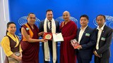 བོད་མི་མང་སྤྱི་འཐུས་ལྷན་ཚོགས་ཀྱི་སྐུ་ཚབ་ཀྱིས་ཡོ་རོབ་ཁུལ་དུ་བོད་དོན་ཞུ་སྐུལ་གནང་བཞིན་འདུག