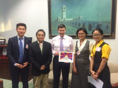 ཨའོསི་ཊརེ་ལི་ཡའི་བོད་མི་དང་བོད་དོན་རྒྱབ་སྐྱོར་བ་ཚོས་གྲོས་ཚོགས་ནང་བོད་དོན་ཞུ་གཏུག་སྐབས། ༢༠༡༧།༣།༢༧ 