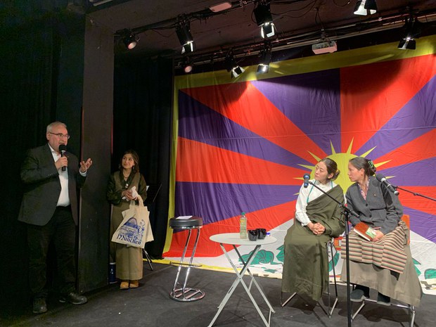 ཆབ་སྲིད་བཙོན་ཟུར་རྣམ་སྐྱིད་ལགས་ཀྱིས་ཡོ་རོབ་ནང་རྒྱལ་ཚོགས་ཚོགས་མི་རྒྱལ་ཁབ་བཅུ་དྲུག་གི་སྐུ་ཚབ་དང་མཇལ་འཕྲད་ཀྱིས་བོད་དོན་ཞུ་སྐུལ་གནང་བར། རྒྱལ་ཁབ་མང་པོས་བོད་དོན་སྐོར་གླེང་སློང་གནང་རྒྱུའི་ཁས་ལེན་གནང་འདུག