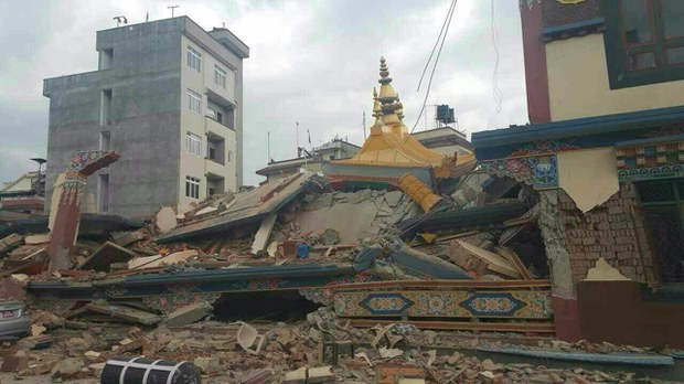 བལ་ཡུལ་གྱི་ས་ཡོམ་གོད་ཆག་ཁྲོད་ཐོར་གཤིག་ལ་སོང་བའི་ནང་བའི་དགོན་པ་ཞིག ༢༠༡༥།༤།༢༦