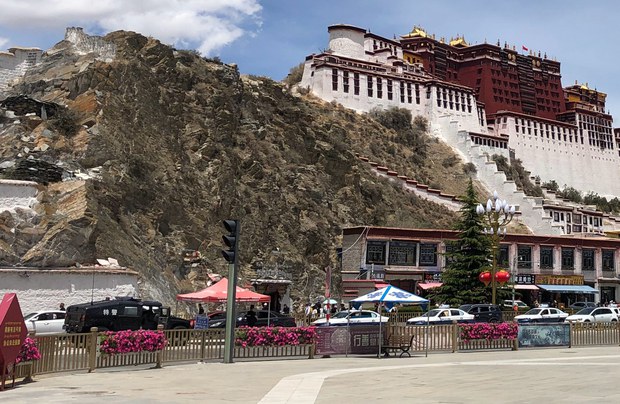 བོད་ནང་བདེ་སྐྱིད་ཡར་རྒྱས་ནི་ཁྱབ་བསྒྲགས་ཙམ་ལས་དོན་དངོས་ཐོག་དམ་དྲག་ཇེ་ཆེ་རེད་ཟེར།