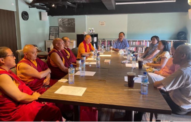 ཐེ་ཝན་དུ་བོད་བརྒྱུད་ནང་པའི་དགེ་འདུན་པ་དང་ཐེ་ཝན་གྱི་སེམས་ཁམས་སྨན་པའི་བར་བགྲོ་གླེང་།