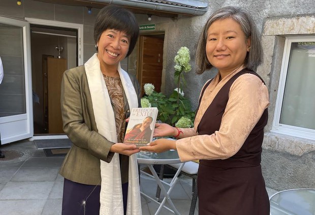 སུད་སི་དོན་གཅོད་དང་ཐེ་ཝན་གྱི་དཔལ་འབྱོར་རིག་གཞུང་ཁང་གི་སྤྱི་ཁྱབ་གཉིས་མཇལ་མོལ། སུད་སི་དོན་གཅོད་དང་ཐེ་ཝན་གྱི་དཔལ་འབྱོར་རིག་གཞུང་ཁང་གི་སྤྱི་ཁྱབ་གཉིས་མཇལ་མོལ།