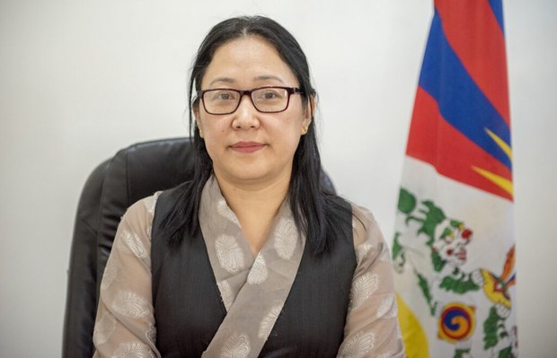 ཕྱི་དྲིལ་བཀའ་བློན་མཆོག་གིས་ཡུའུ་ཁུ་རེན་ལ་གདུང་སེམས་མཉམ་སྐྱེས་ཀྱི་ཕྱག་བྲིས་ཕུལ་འདུག