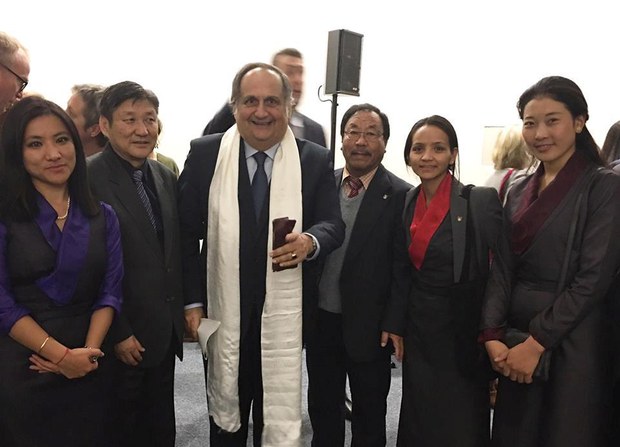 བོད་མིའི་སྐུ་ཚབ་རྣམ་པ་འཛམ་གླིང་མཉམ་འབྲེལ་རྒྱལ་ཚོགས་ཀྱི་འགྲོ་བ་མིའི་ཐོབ་ཐང་ལས་འཛིན་ལྷན་ཚོགས་ཀྱི་ཚོགས་གཙོ་ལྷན། ༢༠༡༧།༢ བོད་མིའི་སྐུ་ཚབ་རྣམ་པ་འཛམ་གླིང་མཉམ་འབྲེལ་རྒྱལ་ཚོགས་ཀྱི་འགྲོ་བ་མིའི་ཐོབ་ཐང་ལས་འཛིན་ལྷན་ཚོགས་ཀྱི་ཚོགས་གཙོ་ལྷན། ༢༠༡༧།༢