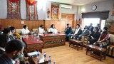ཨ་མི་རི་ཀའི་བོད་དོན་དམིགས་བསལ་འབྲེལ་མཐུད་པས་བཞུགས་སྒར་དུ་འཚམས་གཟིགས་གནང་།