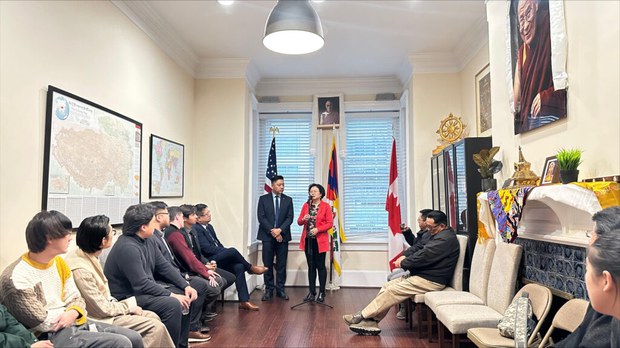 ཨ་རིའི་བོད་ཀྱི་སྐུ་ཚབ་དོན་གཅོད་ཁང་དུ་རྒྱ་རིགས་དམངས་གཙོ་དོན་གཉེར་བའི་བར་འདུ་འཛོམས་གནང་འདུག ཨ་རིའི་བོད་ཀྱི་སྐུ་ཚབ་དོན་གཅོད་ཁང་དུ་རྒྱ་རིགས་དམངས་གཙོ་དོན་གཉེར་བའི་བར་འདུ་འཛོམས་གནང་འདུག