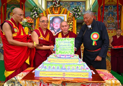 བཀྲིས་ལྷུན་པོར་༸པཎ་ཆེན་རིན་པོ་ཆེའི་འཁྲུངས་སྐར་སྲུང་བརྩི་ཞུ་བཞིན་པ། ༢༠༢༥།༠༤།༢༥