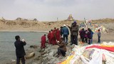 བོད་མི་ཚོས་མགོ་མང་གྲོང་བརྡལ་གྱི་ནང་ཁོར་ཡུག་གཙང་བཟོ་འགོ་བཙུགས་ཡོད་པ།