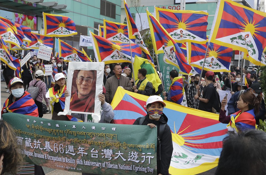ལས་འགུལ་བ་རྣམས་ནས་བོད་ཀྱི་རྒྱལ་དར་འཕྱར་བཞིན་པ། ༢༠༢༥།༠༣།༠༩