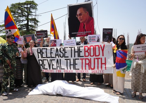 བཞུགས་སྒར་དུ་གཞུང་འབྲེལ་མ་ཡིན་པའི་ཚོགས་པས་ངོ་རྒོལ་གྱི་ལས་འགུལ་སྤེལ་སྐབས། ༢༠༢༥།༠༤།༡༨ ཉིན།