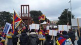 རྒྱལ་སྤྱིའི་འགྲོ་བ་མིའི་ཐོབ་ཐང་གི་ཉིན་མོར་ས་གནས་གང་སར་རྒྱ་ནག་གཞུང་ལ་ངོ་རྒོལ་བྱས་འདུག