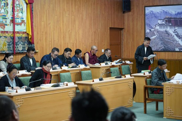 ཨ་རིའི་རོགས་དངུལ་བཀག་སྐྱིལ་བྱས་རྐྱེན་སྔོན་རྩིས་ནས་གཅོག་ཆའི་རིགས་ཕལ་ཆེ་བ་ཚོགས་འདུའི་རིགས་ཡིན་སྟབས་སྔོན་རྩིས་ལ་དཀའ་ངལ་ཆེན་པོ་འཕྲད་གཞི་མེད་པ་དཔལ་འབྱོར་བཀའ་བློན་ནས་ལན་འདེབས་གནང་སོང་།