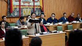 བོད་ནས་གསར་འབྱོར་མཁན་ཉུང་དུ་ཕྱིན་ཡོད་ཀྱང་སྣེ་ལེན་ཁང་གིས་བོད་ནས་ཕེབས་མཁན་ཚོར་སྣེ་ལེན་ཞུ་རྒྱུའི་ལས་དོན་ལ་འགྱུར་བ་ཕྱིན་མེད་པ་བདེ་སྲུང་བཀའ་བློན་གྱིས་གྲོས་ཚོགས་སུ་གསལ་བཤད་གནང་སོང་།