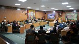 བཙན་བྱོལ་བོད་མིའི་ཁྲིམས་ཞིབ་ཁང་གི་སྤྱི་མང་གཏུག་བཤེར་འགྲོ་ལུགས་རྩ་འཛིན་ཁྲིམས་ཡིག་དང་། དཔང་རྟགས་རྩ་འཛིན་ཁྲིམས་ཡིག ཁྲིམས་ལུགས་དབང་འཛིན་གྱི་རྩ་འཛིན་ཁྲིམས་ཡིག་བཅས་ཀྱི་ཁྲིམས་འཆར་སྟེང་། གྲོས་ཚོགས་སུ་བརྗོད་པ་དང་པོ་ཕྱིན་ཡོད་པ།