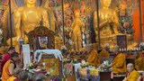 རྒྱ་གར་དང་བལ་ཡུལ་གཙོས་བོད་མི་གནས་ཡུལ་ས་གནས་གང་སར་རྒྱལ་བའི་སྐུ་ཕྱྭའི་ཞབས་རིམ་སྒྲུབ་བཞིན་འདུག
