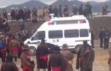 ཨ་མཆོག་གོང་སྔོན་བླ་རིའི་གཏེར་ཁ་སྔོག་པར་ངོ་རྒོལ་བྱེད་བཞིན་པ། ༢༠༡༦།༥།༣༡