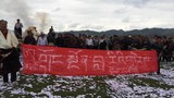 ཨ་མཆོག་གོང་སྔོན་བླ་རིའི་གཏེར་ཁ་སྔོག་པར་ངོ་རྒོལ་བྱེད་བཞིན་པ། ༢༠༡༦།༥།༣༡