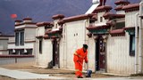 རྒྱ་ནག་གཞུང་གིས་བཙན་ཤེད་འོག་ས་མཚམས་སུ་གནས་སྤོ་བྱེད་དུ་བཅུག་པའི་བོད་མི་ཚོའི་འཚོ་ཐབས་ལ་དཀའ་ངལ་འཕྲད་བཞིན་ཡོད་འདུག