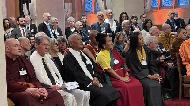 དབྱིན་ཇིའི་སྲིད་བློན་ལས་ཁུངས་སུ་ས་ག་ཟླ་བའི་དུས་ཆེན་སྲུང་བརྩི་ཞུས་པར་བོད་མི་སྐུ་ཚབ་མཉམ་ཞུགས གནང་པ།