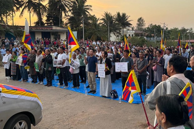 སྡེ་དགེ་རྫོང་ཁོངས་ཀྱི་གནས་སྟངས་ཐད་རྒྱ་གར་ལྷོ་ཕྱོགས་ཁུལ་གྱི་བོད་མི་ཚོས་གོམ་བགྲོད་དང་གདུང་སེམས་མཉམ་སྐྱེས་ཀྱི་ལས་འགུལ་སྤེལ་འདུག སྡེ་དགེ་རྫོང་ཁོངས་ཀྱི་གནས་སྟངས་ཐད་རྒྱ་གར་ལྷོ་ཕྱོགས་ཁུལ་གྱི་བོད་མི་ཚོས་གོམ་བགྲོད་དང་གདུང་སེམས་མཉམ་སྐྱེས་ཀྱི་ལས་འགུལ་སྤེལ་འདུག