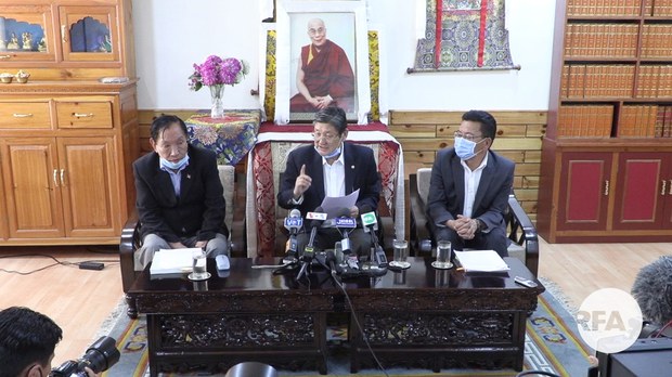ཁྲིམས་ཞིབ་པ་རྣམས་གནས་དབྱུང་བཏང་བ་ནི་མང་གཙོའི་ཀ་བ་གསུམ་གྱི་རྨང་གཞི་མེད་པར་བཟོས་པ་ཞིག་ལ་ངོས་འཛིན་བྱེད་ཀྱི་ཡོད་པའི་ལན་འདེབས་གནང་། ཁྲིམས་ཞིབ་པ་རྣམས་གནས་དབྱུང་བཏང་བ་ནི་མང་གཙོའི་ཀ་བ་གསུམ་གྱི་རྨང་གཞི་མེད་པར་བཟོས་པ་ཞིག་ལ་ངོས་འཛིན་བྱེད་ཀྱི་ཡོད་པའི་ལན་འདེབས་གནང་།