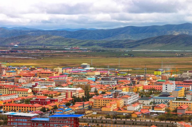 དགེ་རྒན་མགོན་ཚེ་ལགས་ནས་ལྷ་སའི་མི་མང་གི་ཏོག་དབྱིབས་རིམས་ནད་སྐབས་ཀྱི་དཀའ་སྡུག་བརྒྱུད་སྤེལ་བྱས་པས་འཛིན་བཟུང་བཙན་ཁྲིད་བྱས་ཡོད་འདུག