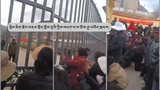 སྟེང་ཆེན་རྫོང་གི་བཅའ་སྡོད་སློབ་གྲྭའི་མདུན་ཁྱིམ་བདག་ཕ་མ་ཚོས་སློབ་ཕྲུག་ཚོ་ཕྱི་ལ་གཏོང་དགོས་བའི་ཞུ་འབོད་གནང་འདུག